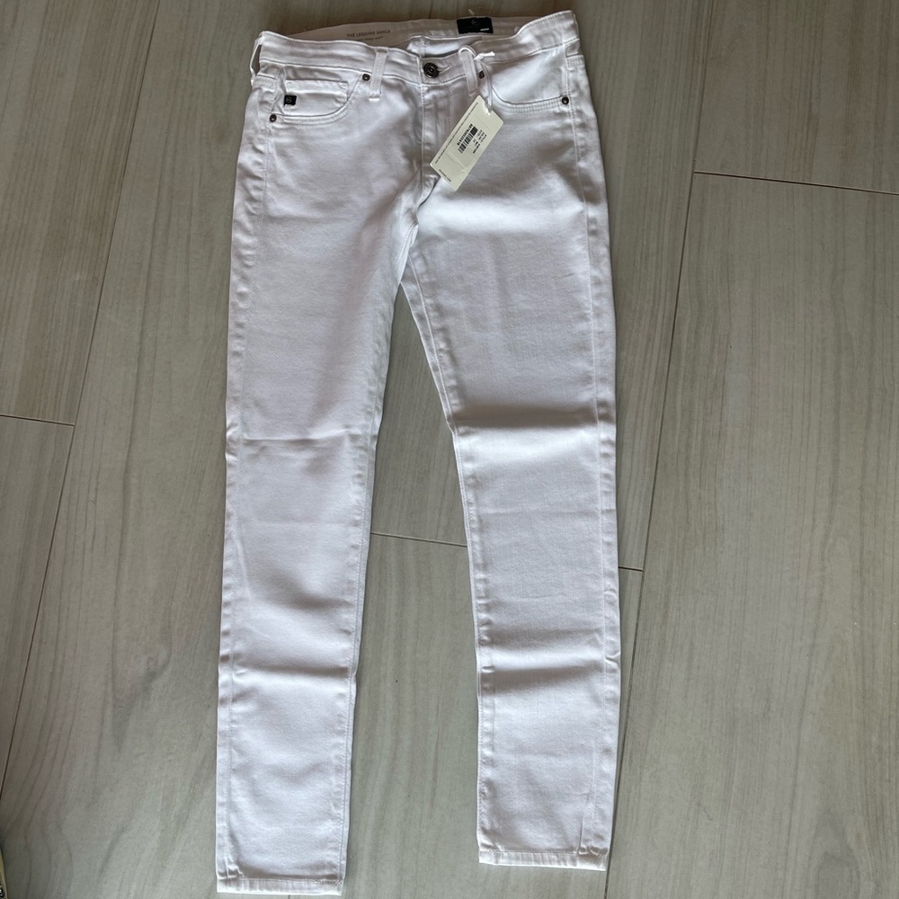 The ankle Skinny white AG jeans. NWT. Size 25.